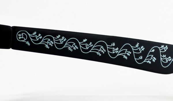 Gafa de sol con reproducción de un grabado antiguo de una peineta, realizado por Guillermo Expósito “Taller Flor D’Aigua”.
